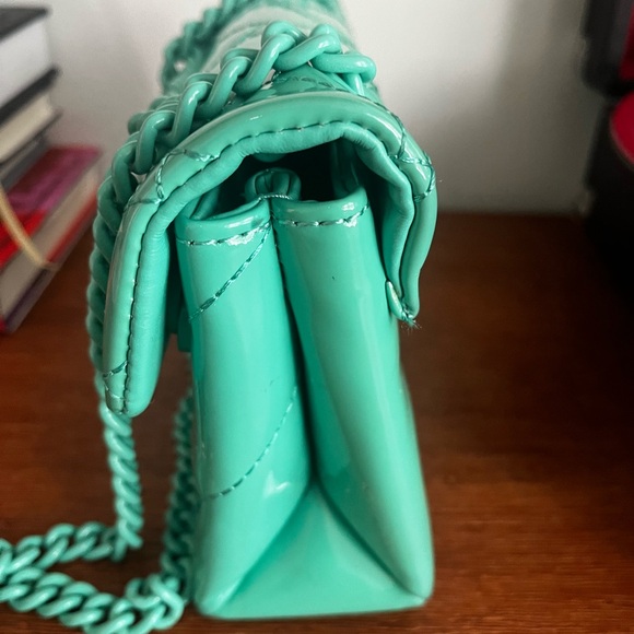 Kurt Geiger Medium Kensington Drench Leather Convertible Shoulder Bag - Picture 7 of 7